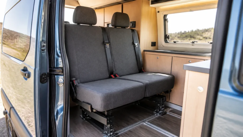 Plazas traseras en una camper: cuántas puedes llevar y qué hace falta